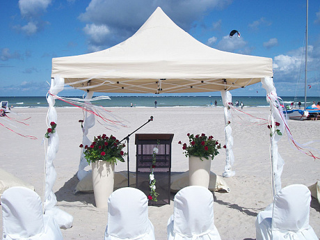 Hochzeitsfloristik – Zeremonie am Ostseestrand